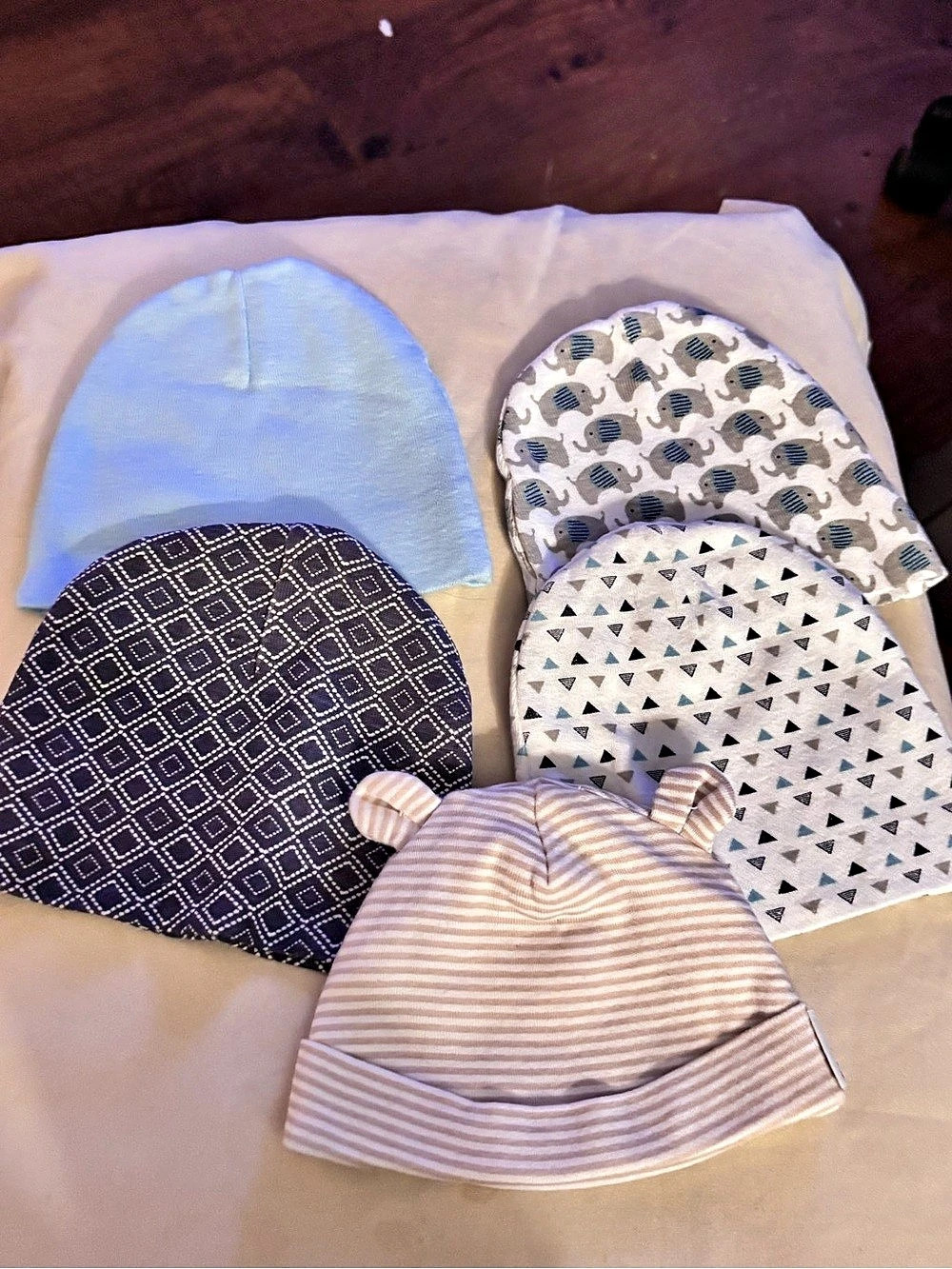 0 to 3 months 5-Piece Hat Set Blue & White Like New
